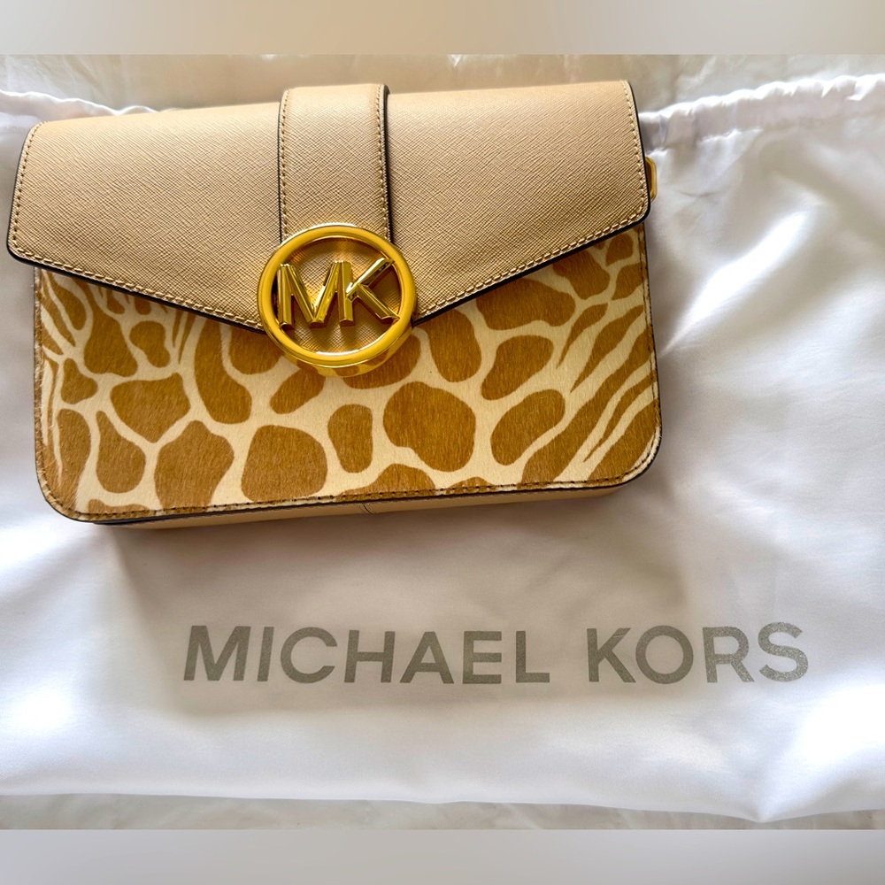 MICHAEL KORS Carmen Medium Convertible Crossbody Bag Camel with Dust Bag NWT